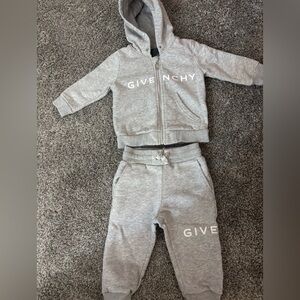 Givenchy Kids
Logo-print matching trousers & hoodie set